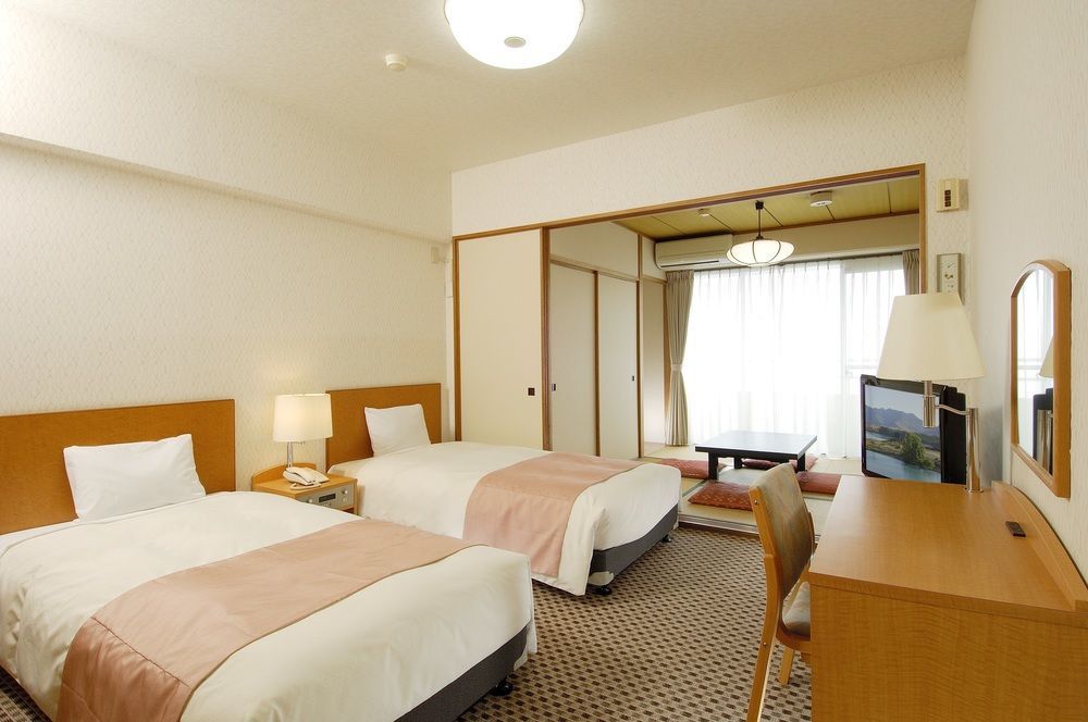 Отель Wisterian Life Club Atami Атами Экстерьер фото